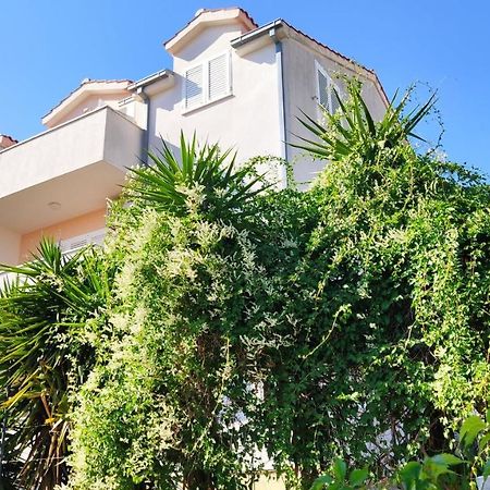 Apartments Mazuran ฮวาร์ ภายนอก รูปภาพ