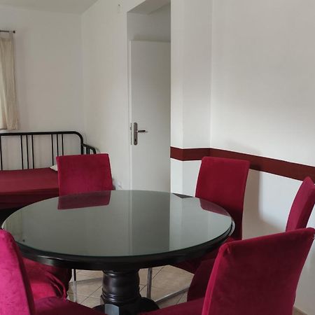 Apartments Mazuran ฮวาร์ ภายนอก รูปภาพ