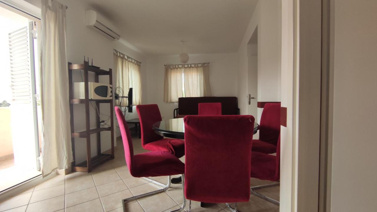 Apartments Mazuran ฮวาร์ ภายนอก รูปภาพ