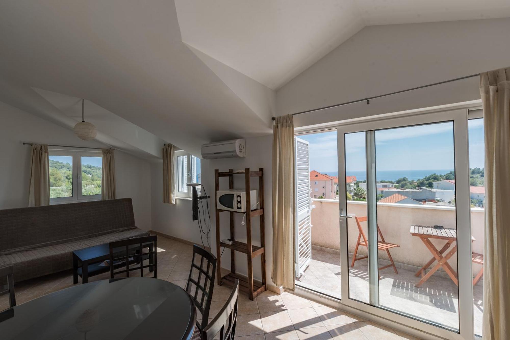 Apartments Mazuran ฮวาร์ ภายนอก รูปภาพ