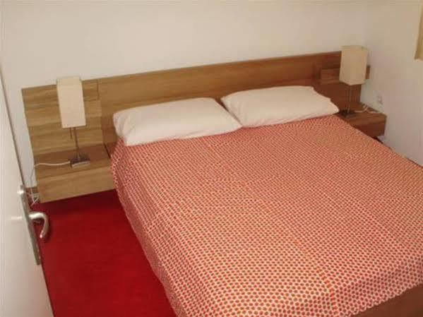 Apartments Mazuran ฮวาร์ ภายนอก รูปภาพ