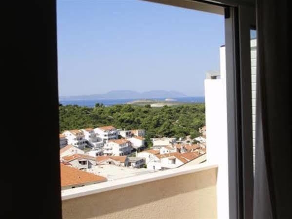 Apartments Mazuran ฮวาร์ ภายนอก รูปภาพ