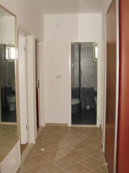 Apartments Mazuran ฮวาร์ ภายนอก รูปภาพ