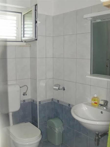 Apartments Mazuran ฮวาร์ ภายนอก รูปภาพ