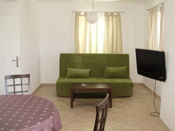 Apartments Mazuran ฮวาร์ ภายนอก รูปภาพ